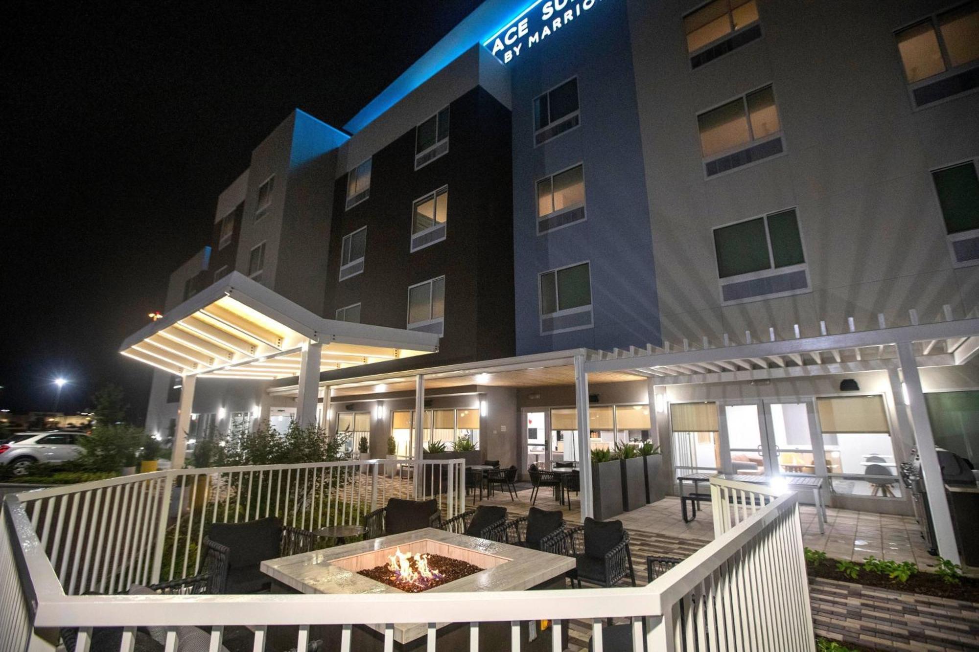 Towneplace Suites By Marriott Conroe Extérieur photo